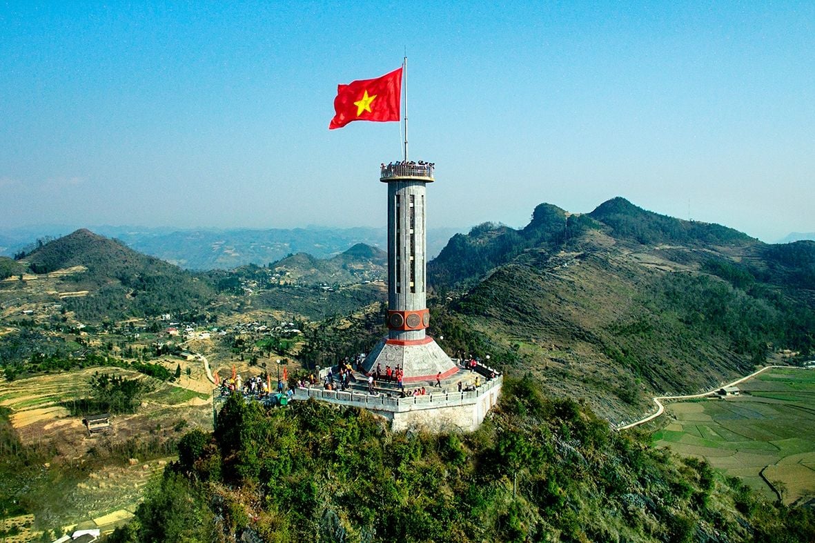Đèo Mã Pí Lèng nhìn xuống sông Nho Quế